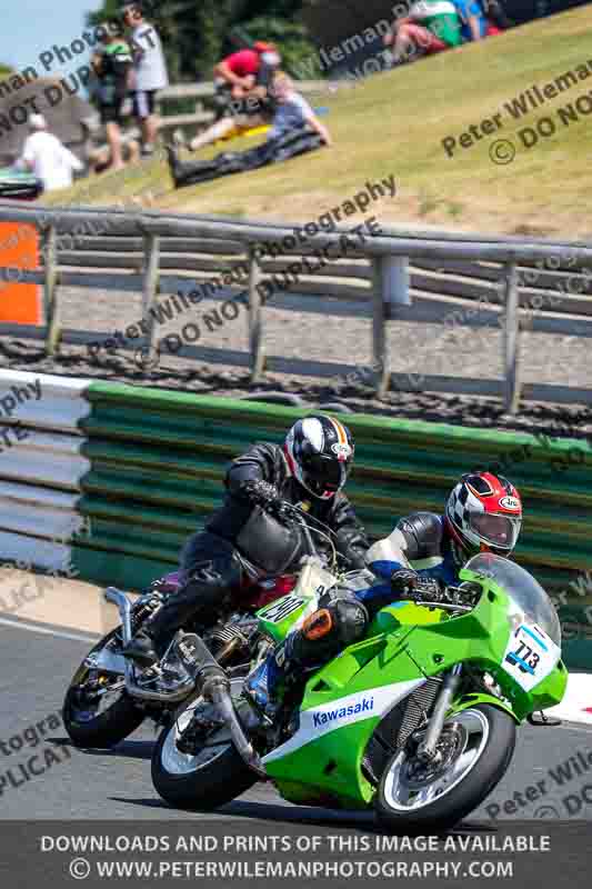 Vintage motorcycle club;eventdigitalimages;mallory park;mallory park trackday photographs;no limits trackdays;peter wileman photography;trackday digital images;trackday photos;vmcc festival 1000 bikes photographs